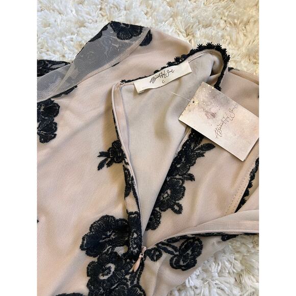 Alter’d State 22/24 Ivory Black Lace Embroider Overlay Long Sleeve Mother Bride - Picture 6 of 6